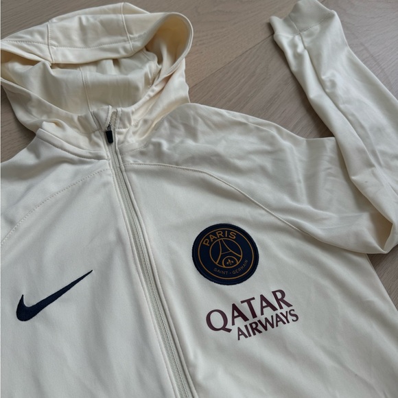 Paris Saint-Germain PSG Chest Zip Trough Hoddie. Ivory. Kids. Size S (7-9Years) - Picture 7 of 9